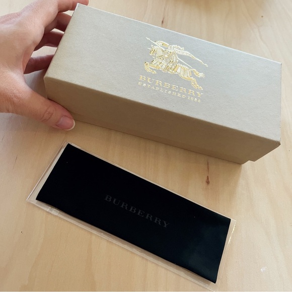 Burberry Box & Cleaning Cloth for Sunglasses - Picture 3 of 5
